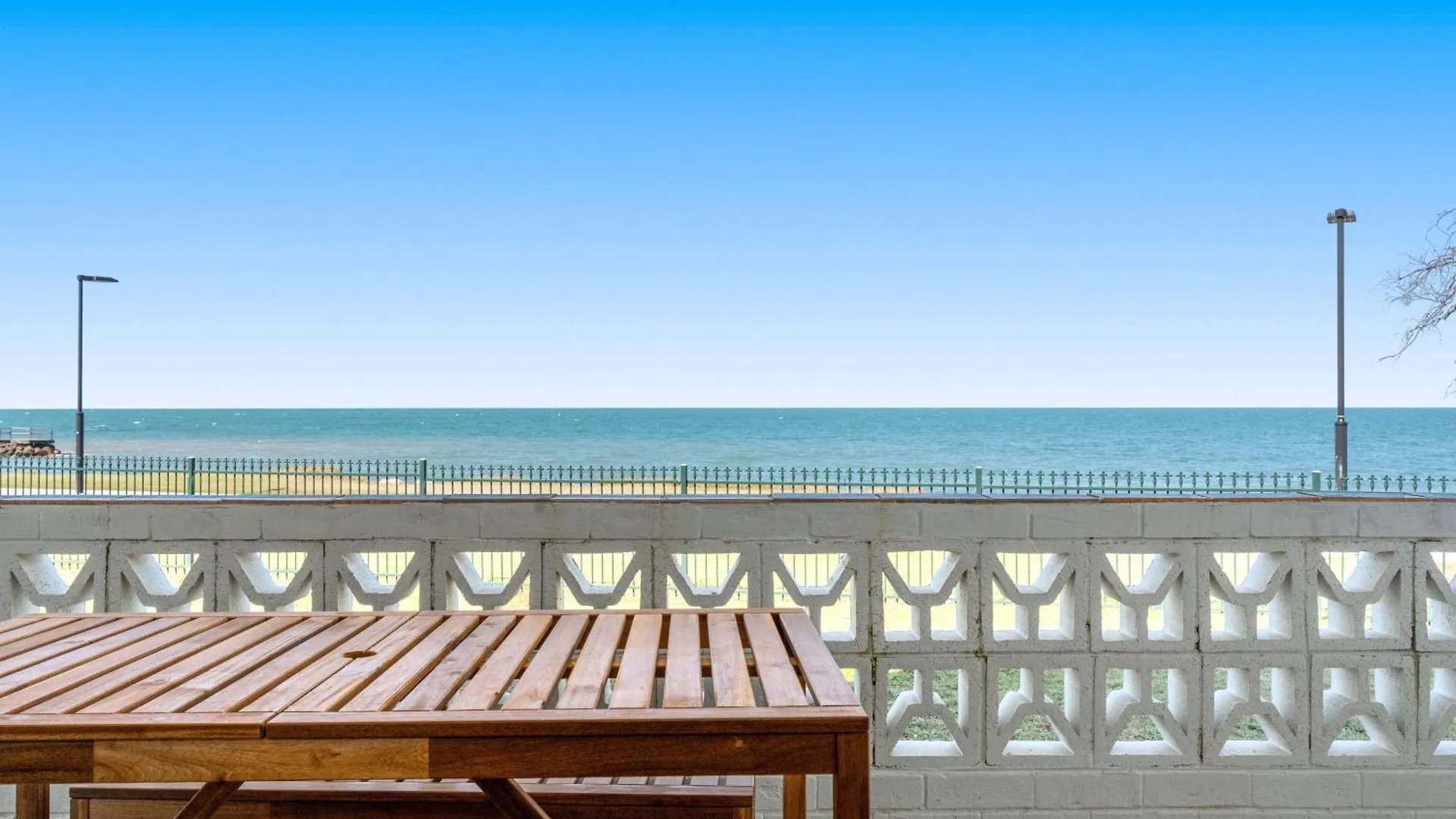 Direct Ocean Front Apartment Redcliffe