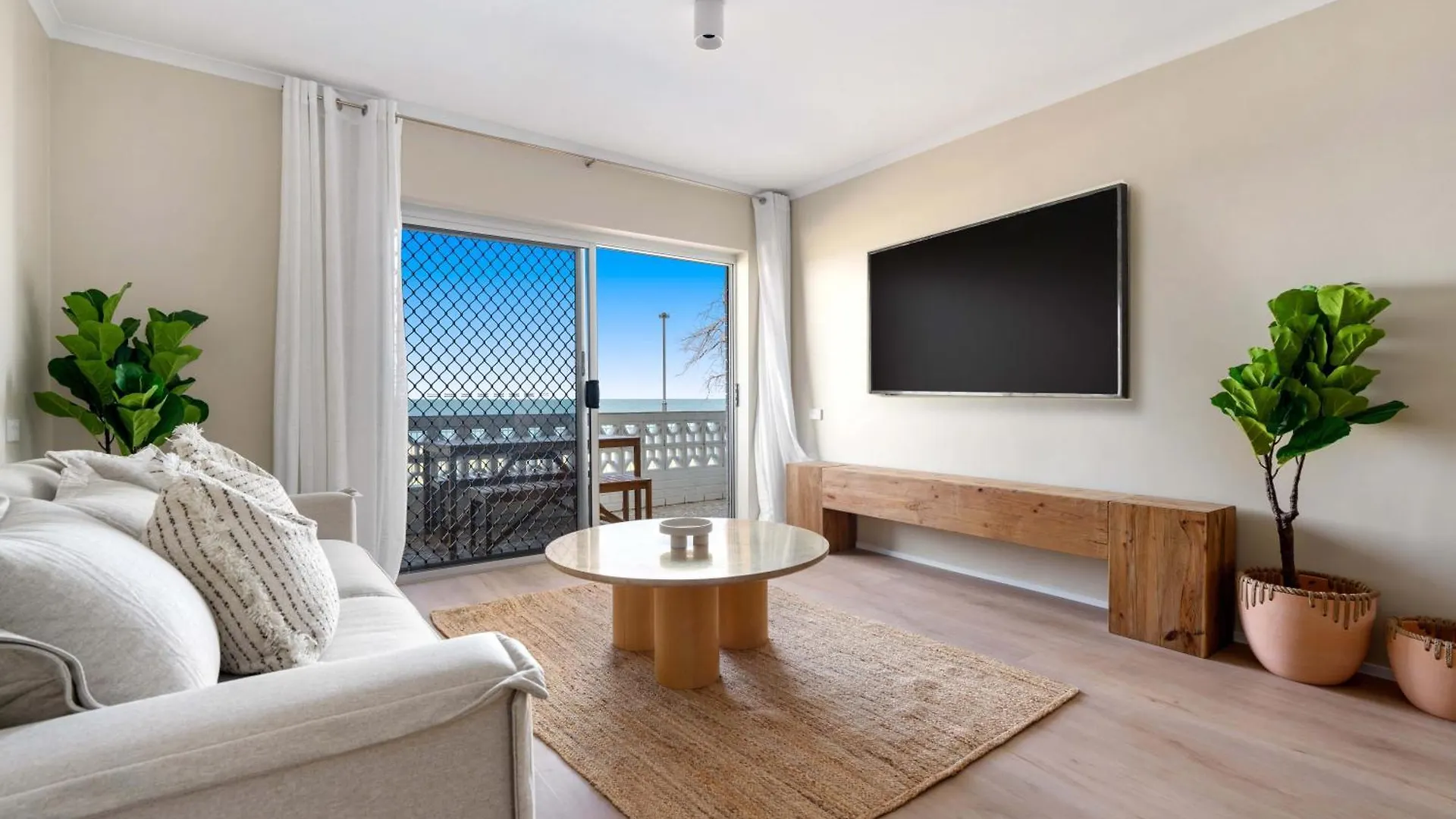 Direct Ocean Front Apartment Redcliffe 0*,  Australia