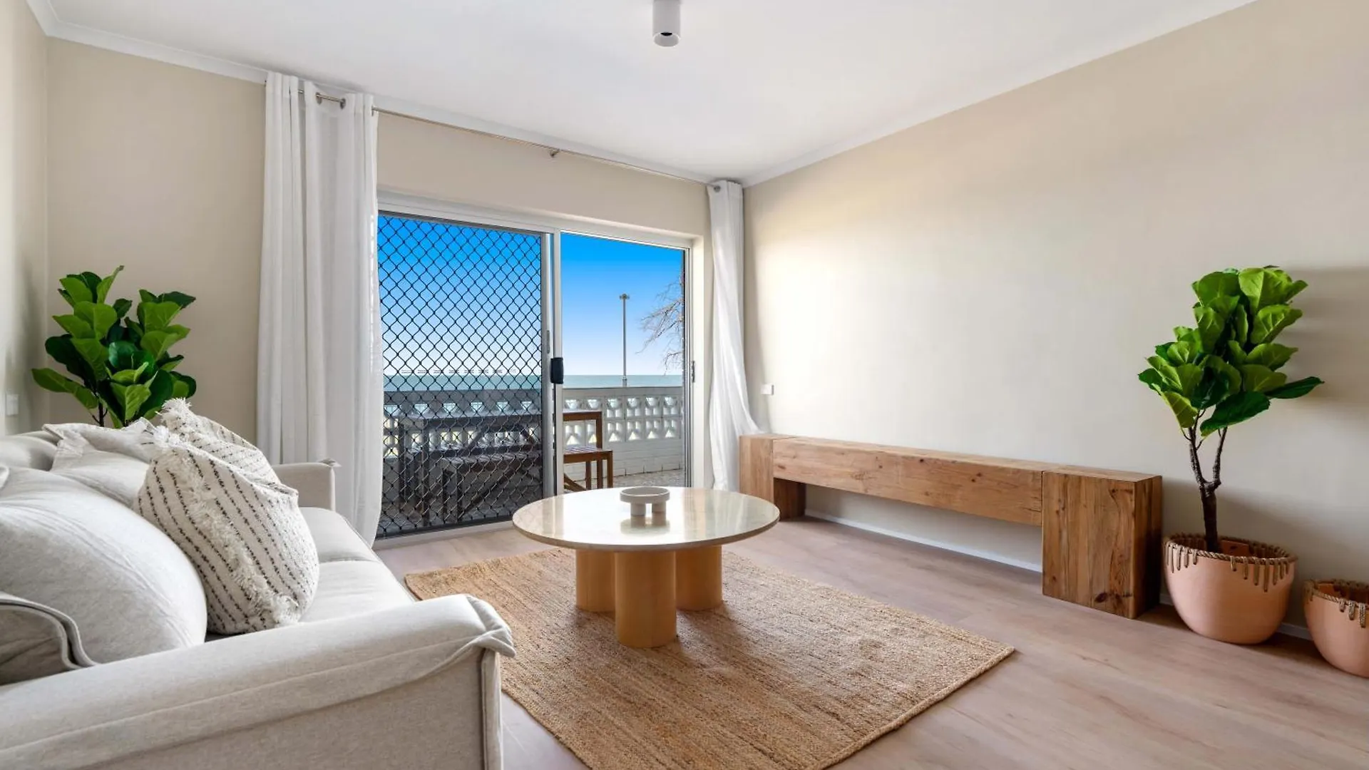 Direct Ocean Front Apartment Redcliffe Australia